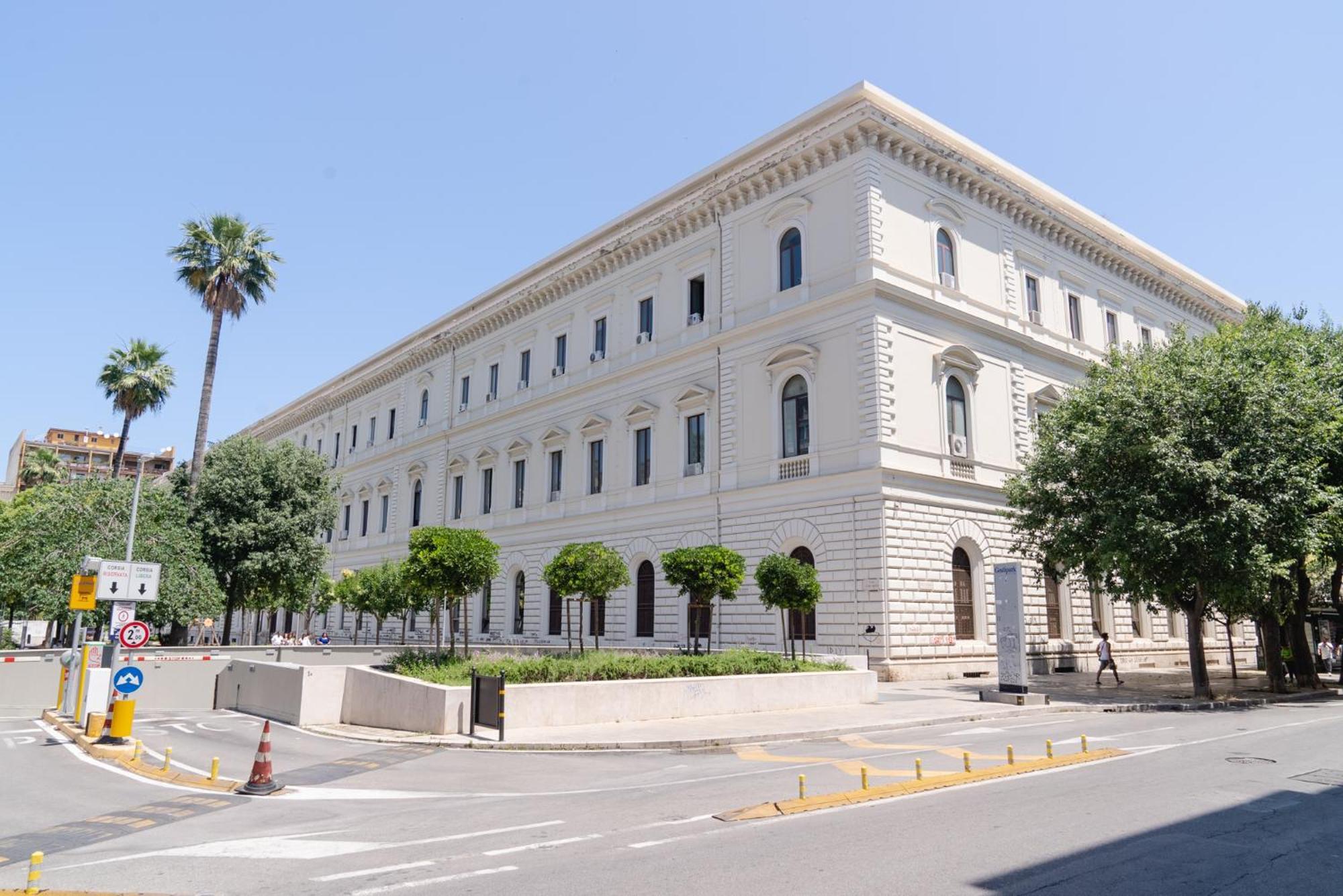 Shl _ Grandi Stazioni _ Bari Centrale 외부 사진